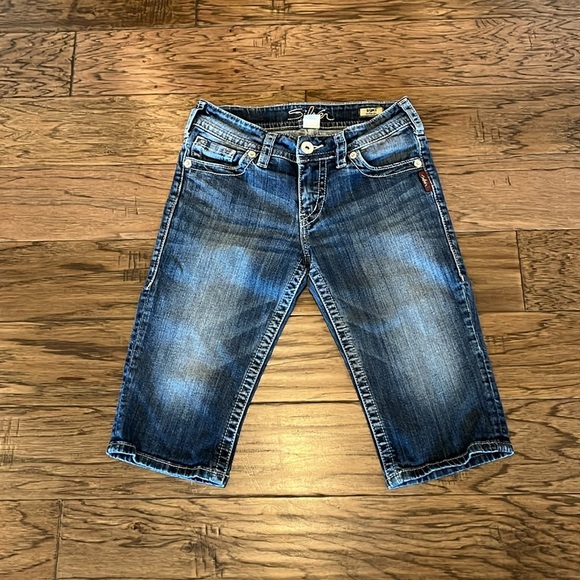 Silver Jeans Suki Bermuda Mid Rise Shorts Size 26 - Picture 1 of 16